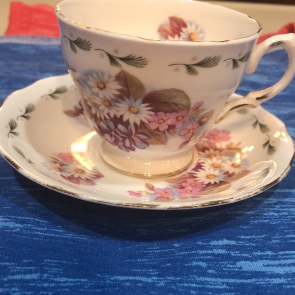 Colclough Bone China Tea cup and saucer - Picture 2 of 7